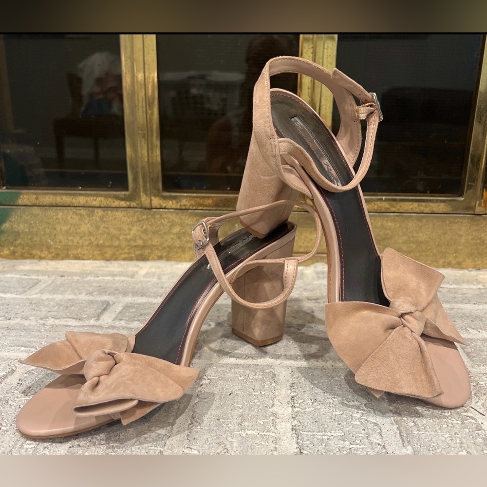 Violet & Red Tan Women's Heels with Bow Detail
